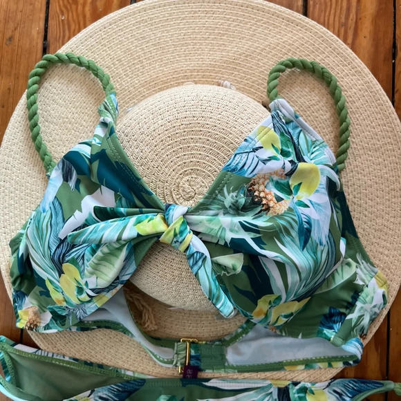 Tropical bikini🌴🌞 - Picture 2 of 3